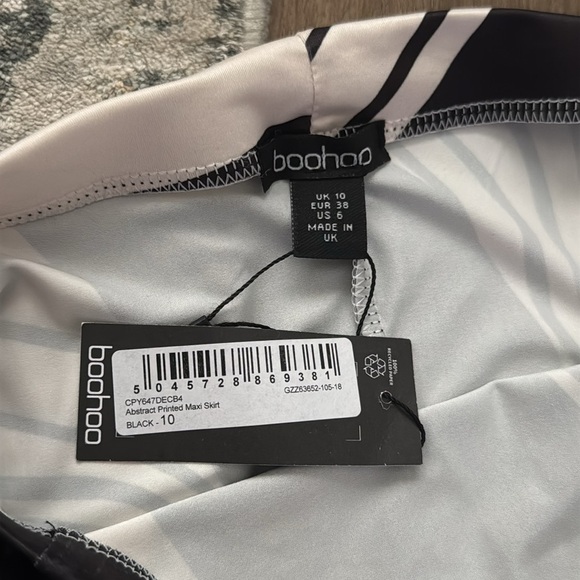 Boohoo Abstract Printed Maxi Skirt - Picture 3 of 3